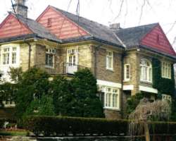 It was the private property of Mr. and Mrs. Fred T. James who bought this property in 1908. The property was acquired by Metro Toronto in 1955 by payi